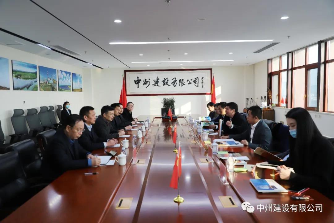 大唐河南清潔能源有限責(zé)任公司總經(jīng)理王永民、金風(fēng)科技集團(tuán)國內(nèi)營銷中心副總經(jīng)理韓明剛一行到我司參觀考察